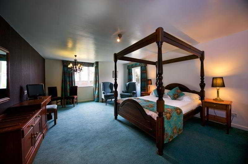 Wild Boar Hotel Beeston  Екстериор снимка